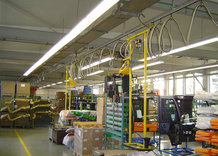 Single C-Rail Track with tool transporter for the final assembly of utility vehicles